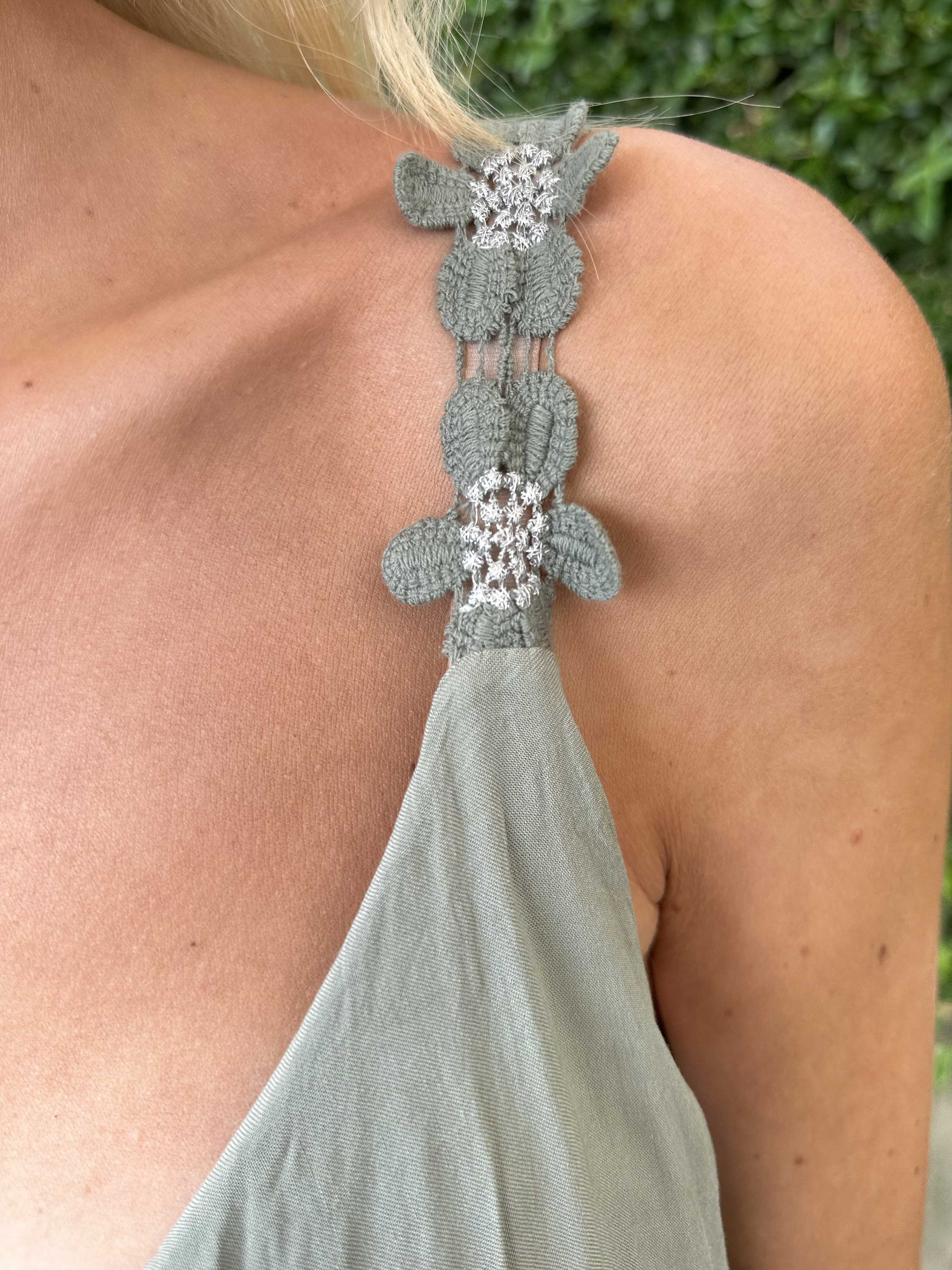 Ane - Sød sommerkjole med broderet stroppe